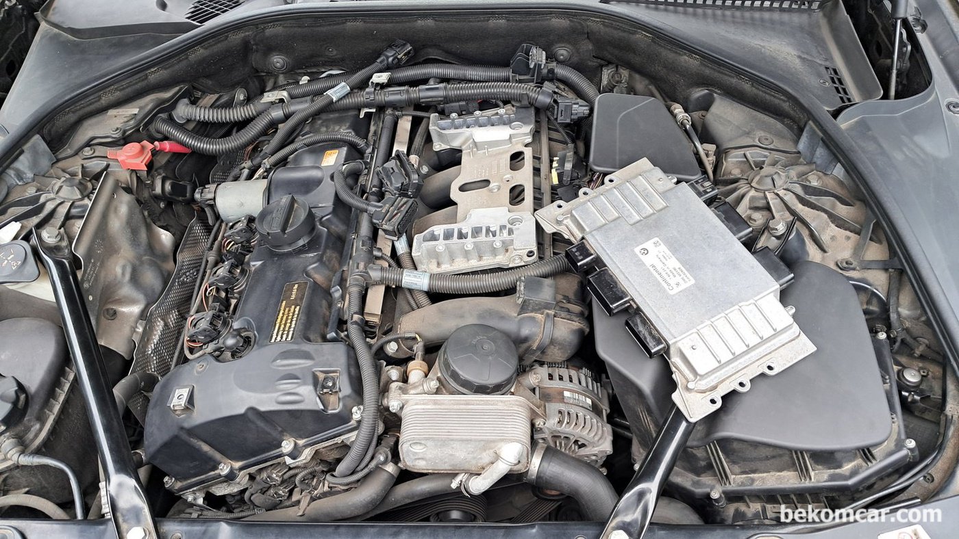 BMW F10 528i 엔진룸 상단에 엔진컴퓨터 DME 가 있고, DME PCB 에 린 통신 제어 칩이 있다. 고장 여부를 파단하는데 위 와 같은 파형을 참고하는 것이다. 쉬우면서 쉽지 않는 작업이다.|베콤카 차량정밀진단