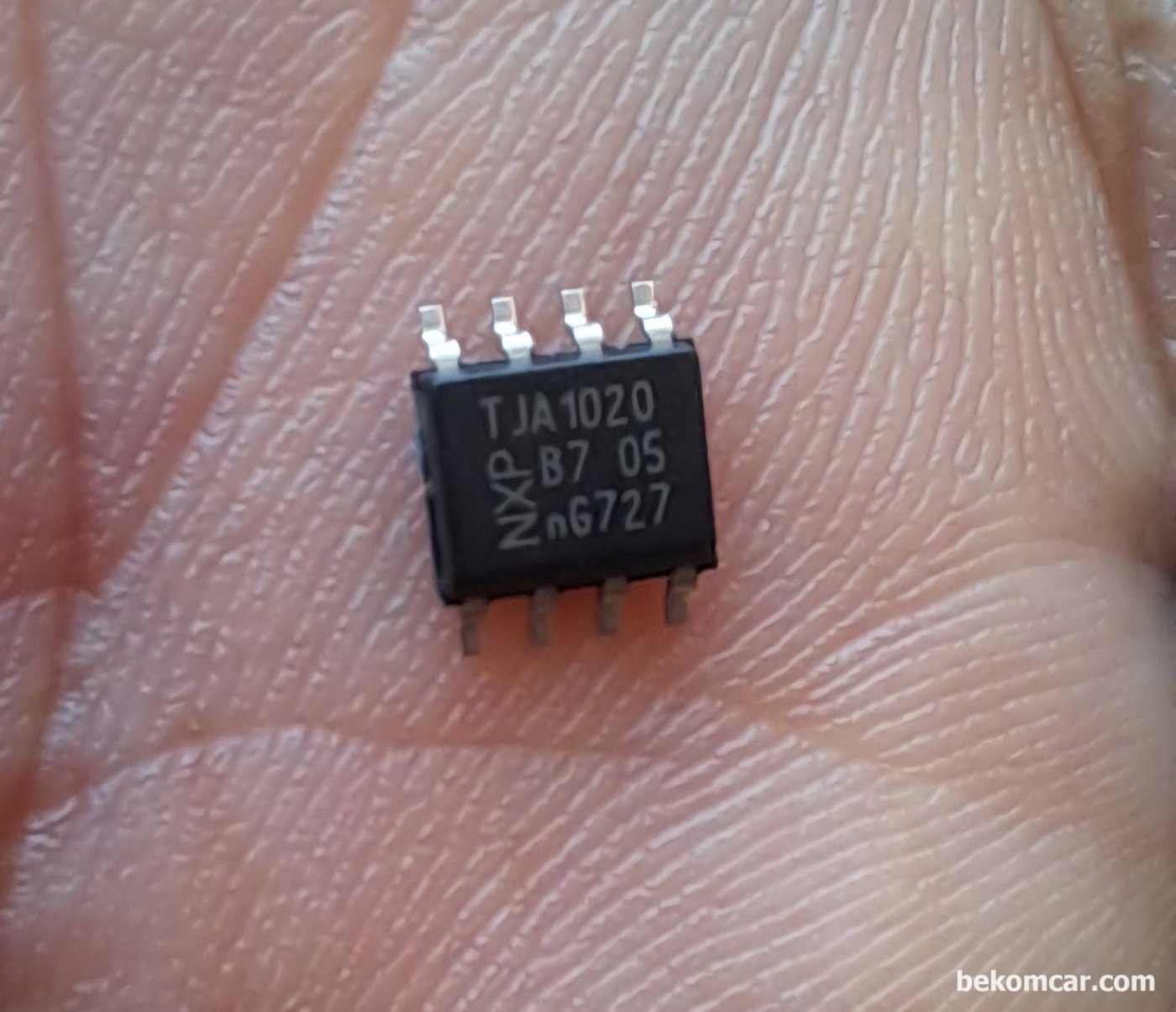 이 칩이 바로 BMW F10 528i의 LIN BUS 송수신 칩이다. 워터펌프, 알터네이터, 배터리IBS등을 제어하는 슬로스피드 1와이어 0.0V ~ 12.0V Square Wave Form을 제어하는 칩이다. 실제 정말 작은 SMD타입 반도체 칩 이다.|بيكومكار  (bekomcar)