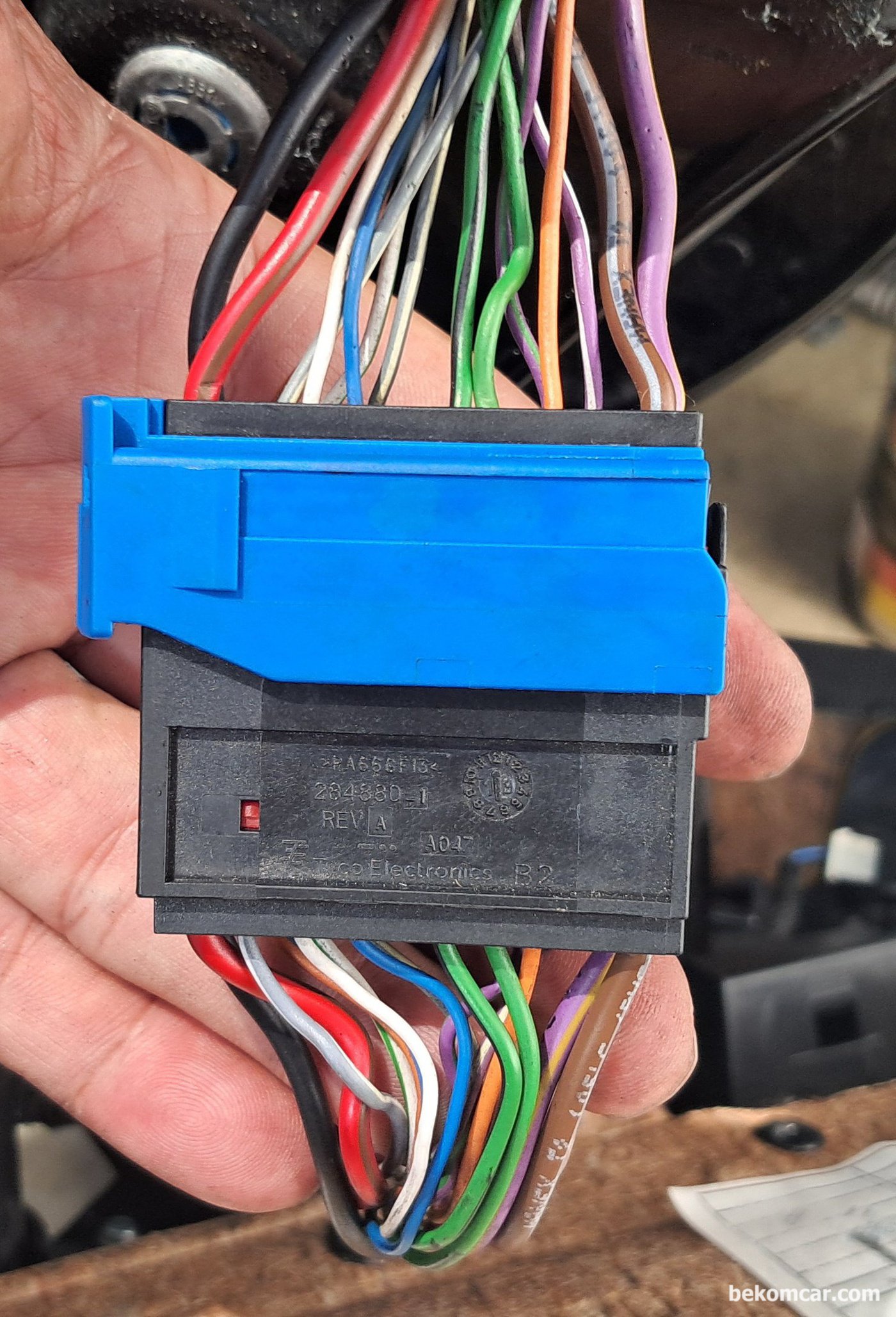 마세라티 기블리 조수석 뒤 도어모듈 RR 메인하네스 코넥터 이다.|bekomcar.com