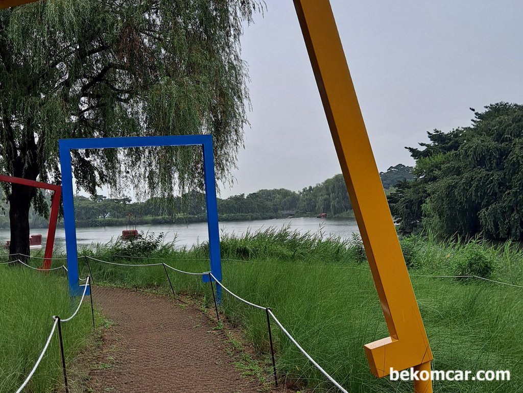 Walking in Lake Park in Ilsan Goyang Korea|bekomcar.com