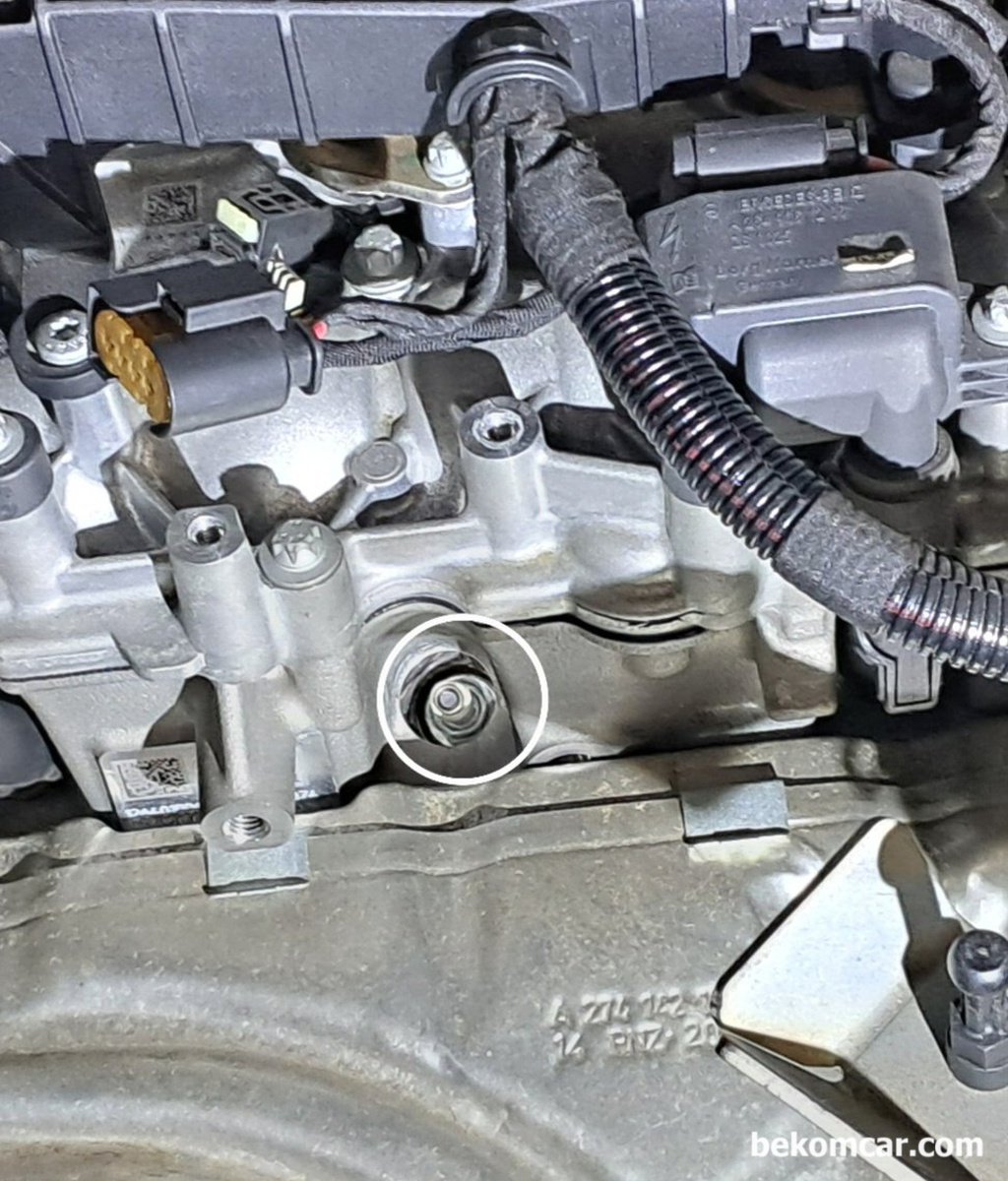 벤츠 2021 W213.086 엔진 점화플러그 소켓크기가 14mm 이지만, 공간이 상당히 타이트해서 16mm 소켓크기는 입구에서 전혀 들어갈 수 없네요|بيكومكار  (bekomcar)