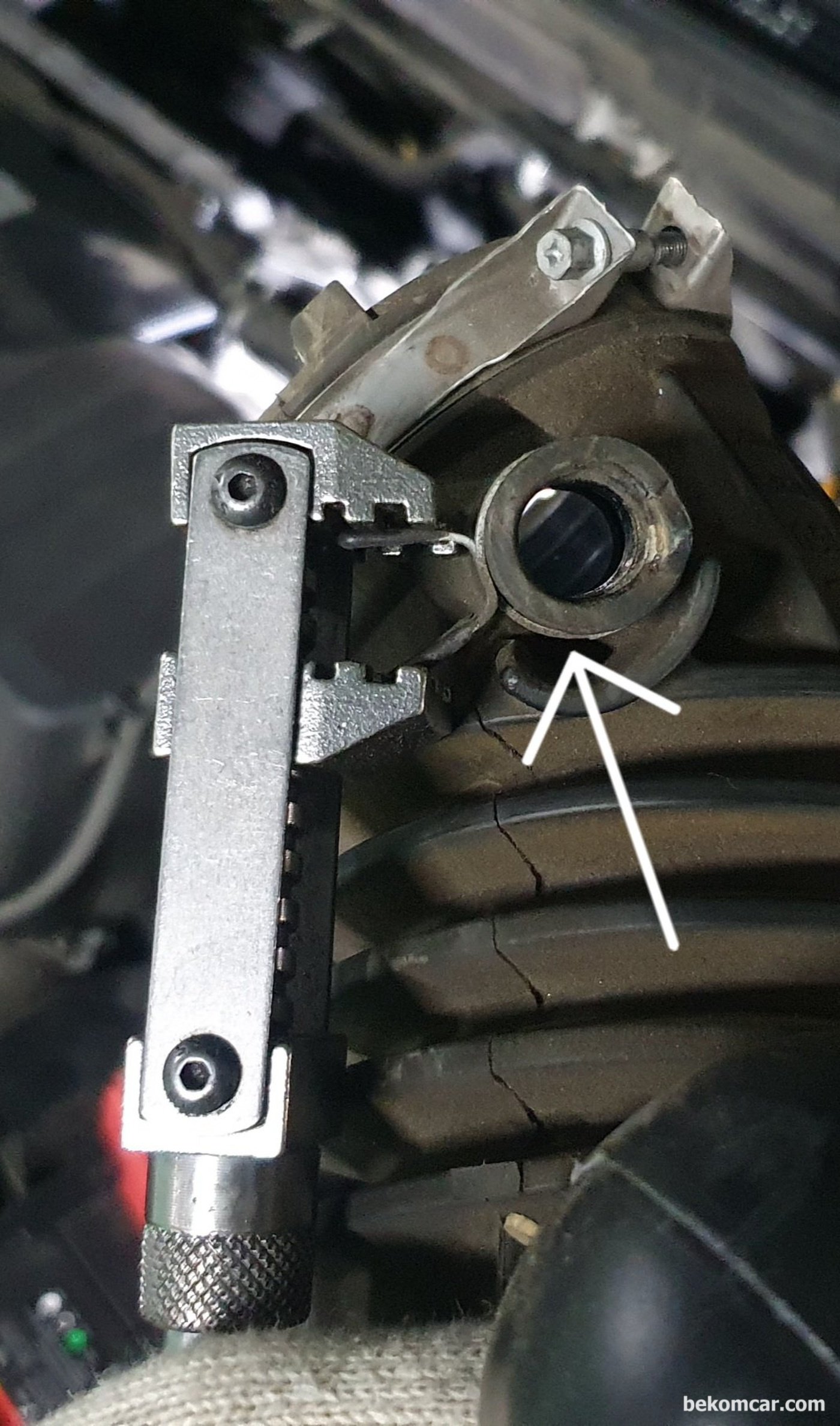 혼다어코드 2015, 'P2101 ETCS 쓰로틀바디 제어시스템 기능불량'  진단과정. 화살표부분 찢어지기 쉬우니 클램프 사용권장.|bekomcar.com