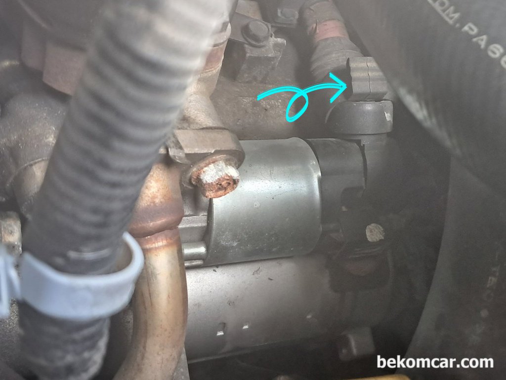 시동모터 b+단자는 절연부츠로 잘 덥어져 있어야|bekomcar.com