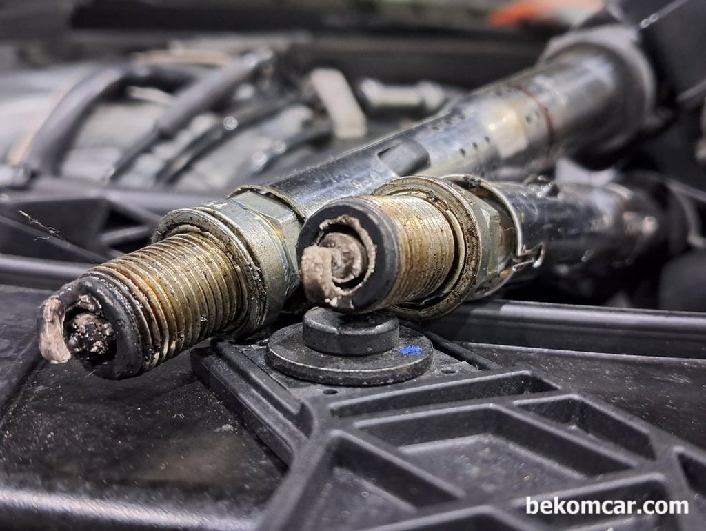 아우디 A4 점화플러그 오일범벅, 매우좋지 않다.|bekomcar.com
