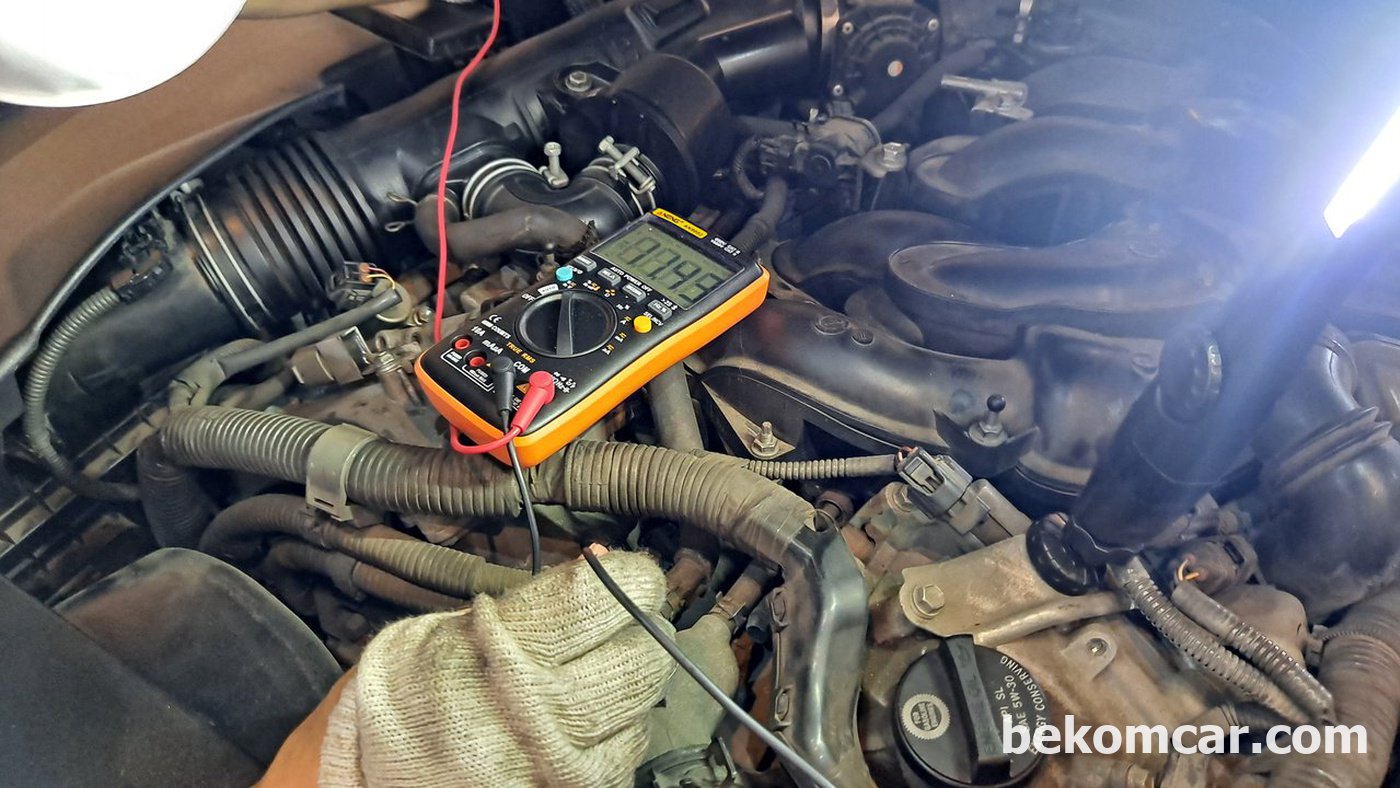 엔진룸 주요항목 점검중 배터리 및 냉각수 전압측정으로 교환상태등 진단에 사용.|贝科姆汽车 (bekomcar)