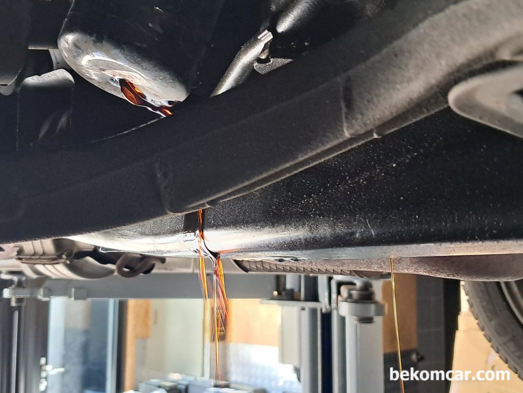 엔진오일 교환팁, 오일필터 탈거하는 방법하나|bekomcar.com