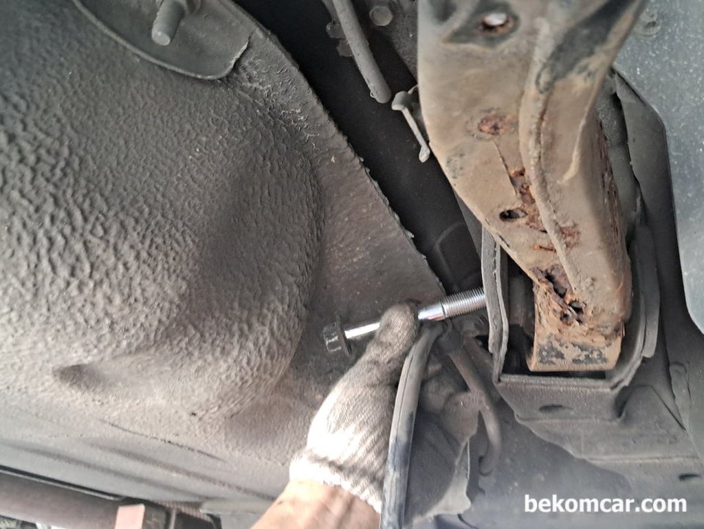 구쿠스 트레일링 암 부식상태 점검필요|bekomcar.com