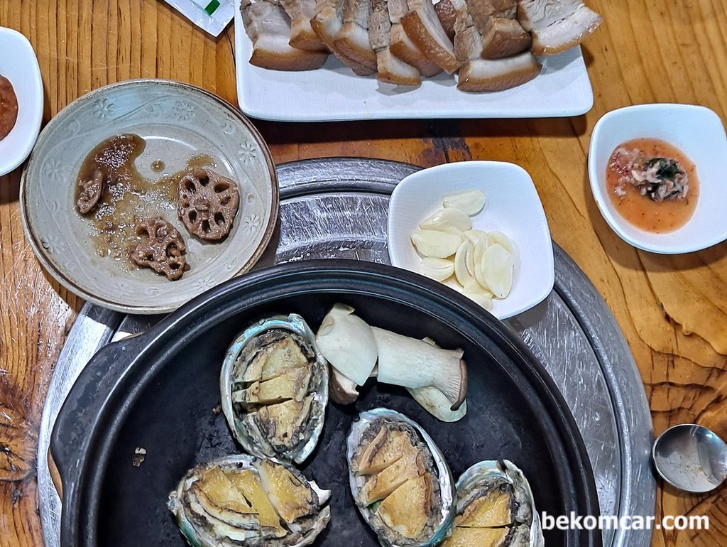 전복 과 보쌈이다. 지인과의 오랜만에 식사했다|贝科姆汽车 (bekomcar)