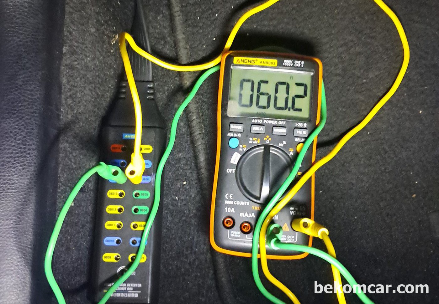 BOB를 이용하여 CAN 통신 Terminating Resistor 를 측정한다. 정상이다. 병렬로 2군데 모듈에 120옴 저항이 있다. 모든 데이터통신 진단에 필수적인 점검항목이다.|bekomcar.com