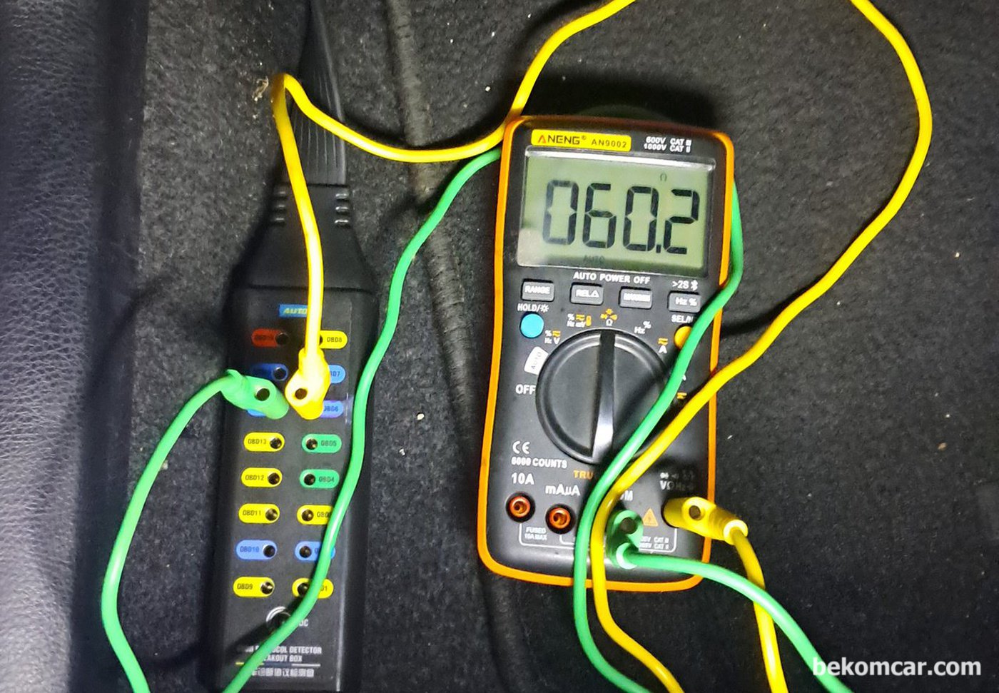 BOB를 이용하여 CAN 통신 Terminating Resistor 를 측정한다. 정상이다. 병렬로 2군데 모듈에 120옴 저항이 있다. 모든 데이터통신 진단에 필수적인 점검항목이다.|ベコムカー (bekomcar)