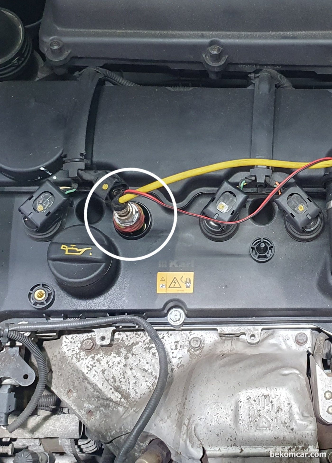 베콤카 정비인 엔진진단 워크샵 과정중 실습에 사용된 BMW 미니엔진룸 실린더압력센서를 장착한 상태이다. BMW 미니 는 P0300 P0301 P0302 P0304 다중실린더 실화가 있는 상태이다. 스코프는 MartinLoren.com HS512Max 그리고 실린더압력센서는 ROTKEE.com PS16을 시용했다.|بيكومكار  (bekomcar)