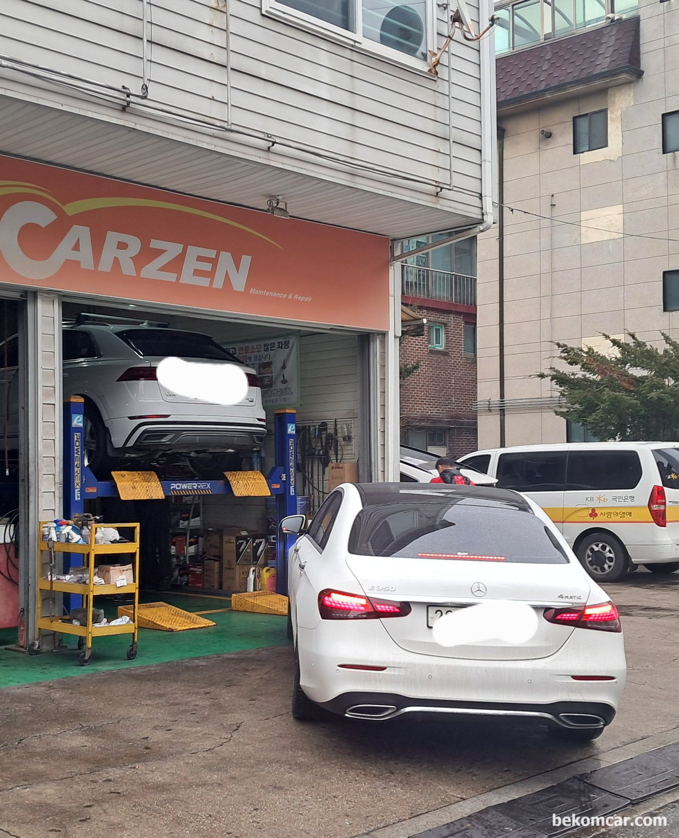 벤츠 W213 E350 2021 중고차 구매전 점검 기록마무리 한다. 자유로 주행시험후 타이어 공기압 체크등이 있어 일산에 있는 지인 정비소에 들려서 4개 바퀴 공기량을 조정하고 최종 마무리 한다.|베콤카 차량정밀진단