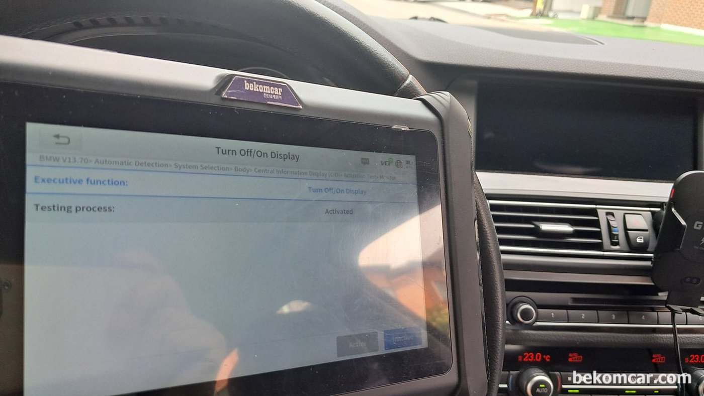 BMW F10 518i, 추가로 Display OFF 점검을 해본다. 정상작동이다.|بيكومكار  (bekomcar)