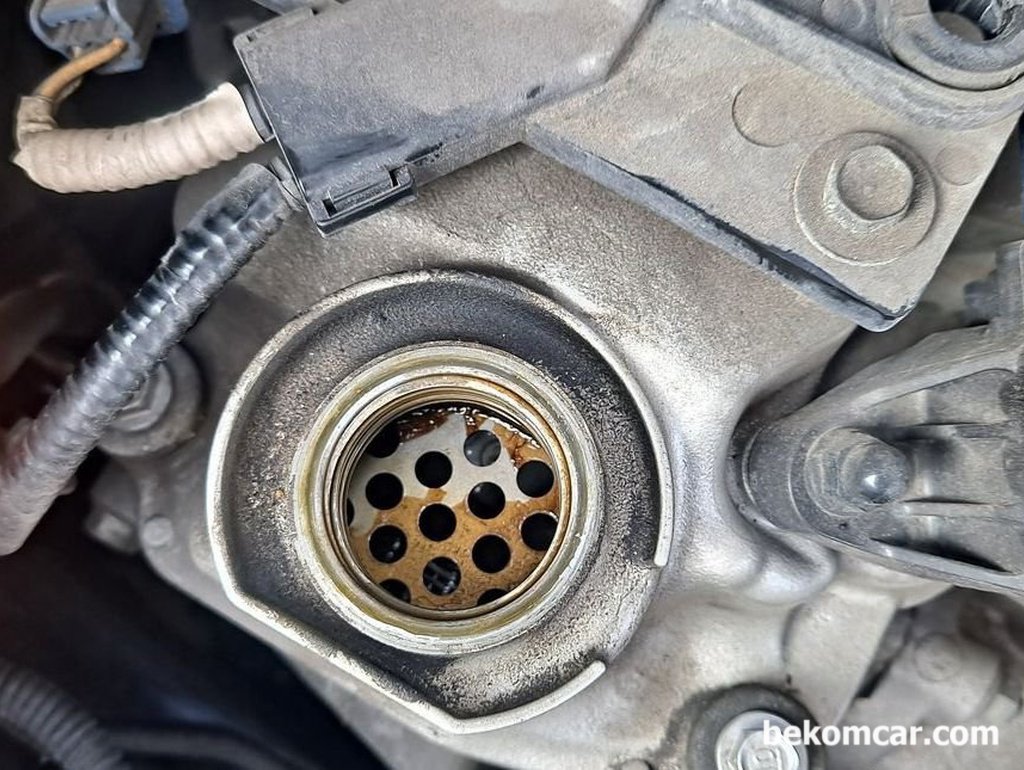 시빅 8세대 하이브리드 JDM 차량의 엔진오일 주입구 거름망|bekomcar.com
