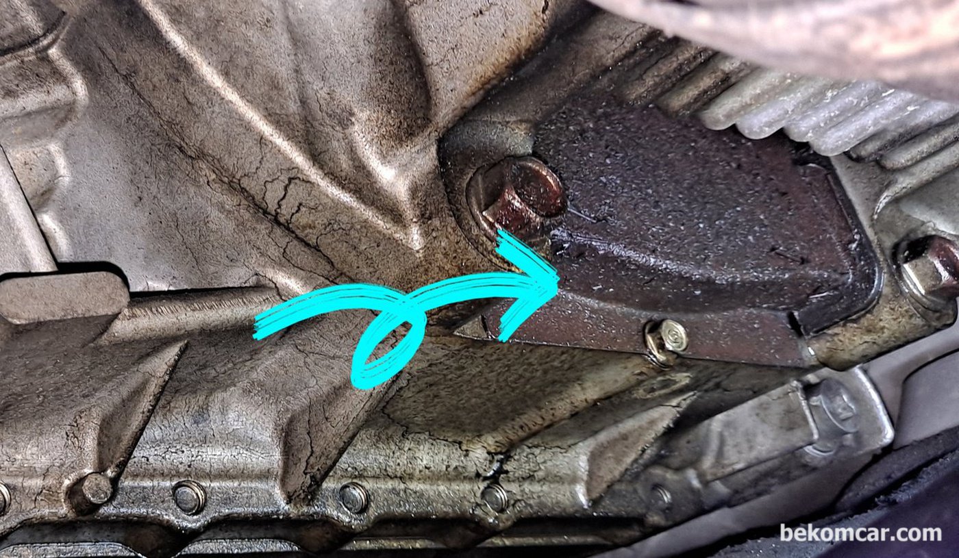 드물지만 미션쪽 누유도 종종 발견된다. 엔진오일팬 이나 미션 프론트 혹 리어 씰 누유도 발견된다.|bekomcar.com