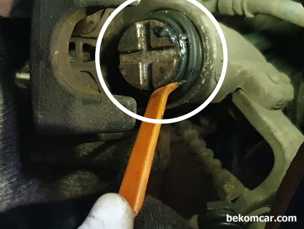 캘리퍼 고착방지, 브레이크 패드교환시 주의점|bekomcar.com
