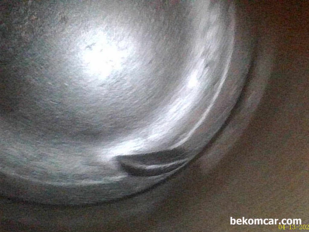 실린더 내시경 검 사결과 불완전 연소상태 피스톤 과 밸브상태 확인됨, 벤츠 E200K 사례|ベコムカー (bekomcar)