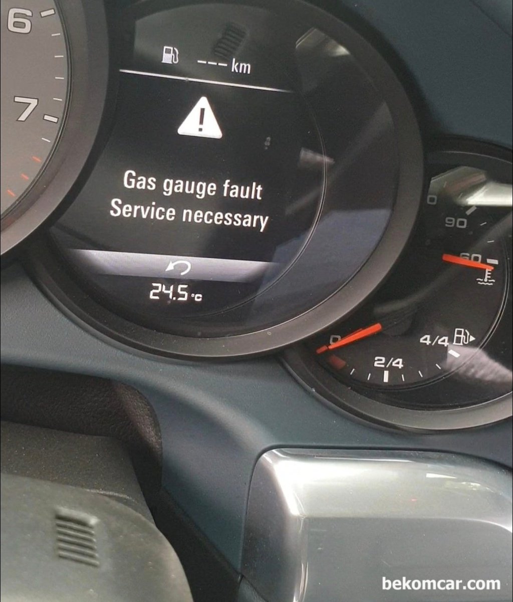 17년 포르쉐 911 약 37,000km정도인데 Gas Gauge fault. Service Necessary 라는 경고문이 뜨네요. 왜 그럴까요?|bekomcar.com