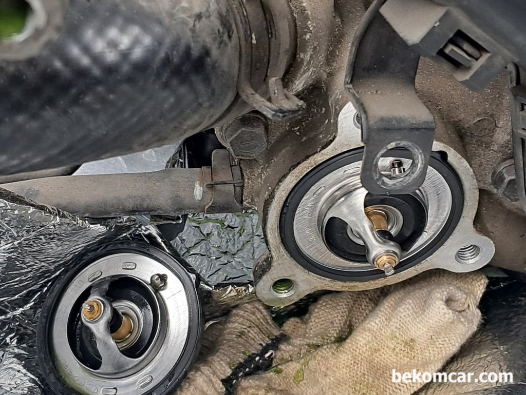 현대자동차 NF쏘나타 2.0L DOHC 2005년 써모스텟 교환작업|bekomcar.com