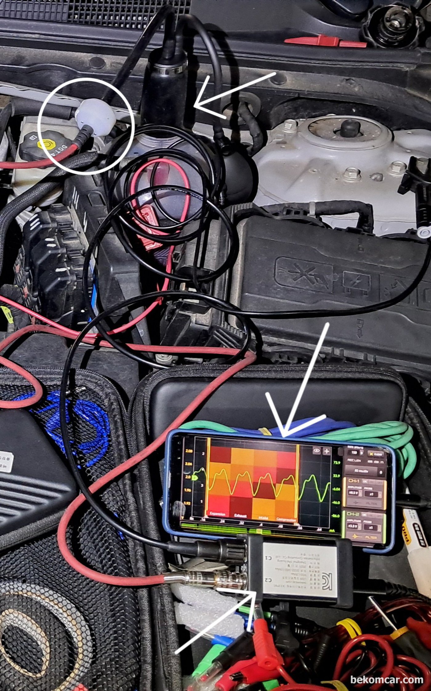 HS512Max 스코프, ROTKEE PDS 피에조 펄스 센서 그리고 Autool 스모크머신을 활용하여 실린더헤드 개스킷 누수를 확인하는 과정이다. 파형측정 결과 헤드가스켓누수 는 없는것으로 잠정결론 내린다.|bekomcar.com