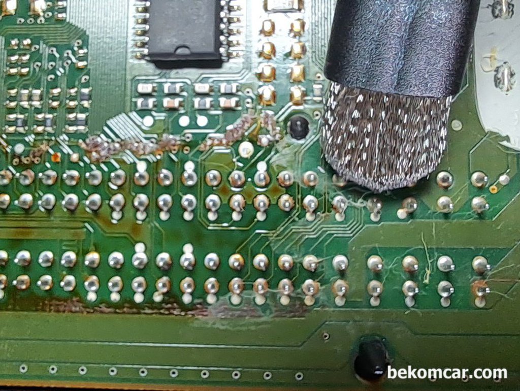 ECU 수리할때 PCB에 유분기등 냉간시 열간시 작동불량 점검|bekomcar.com