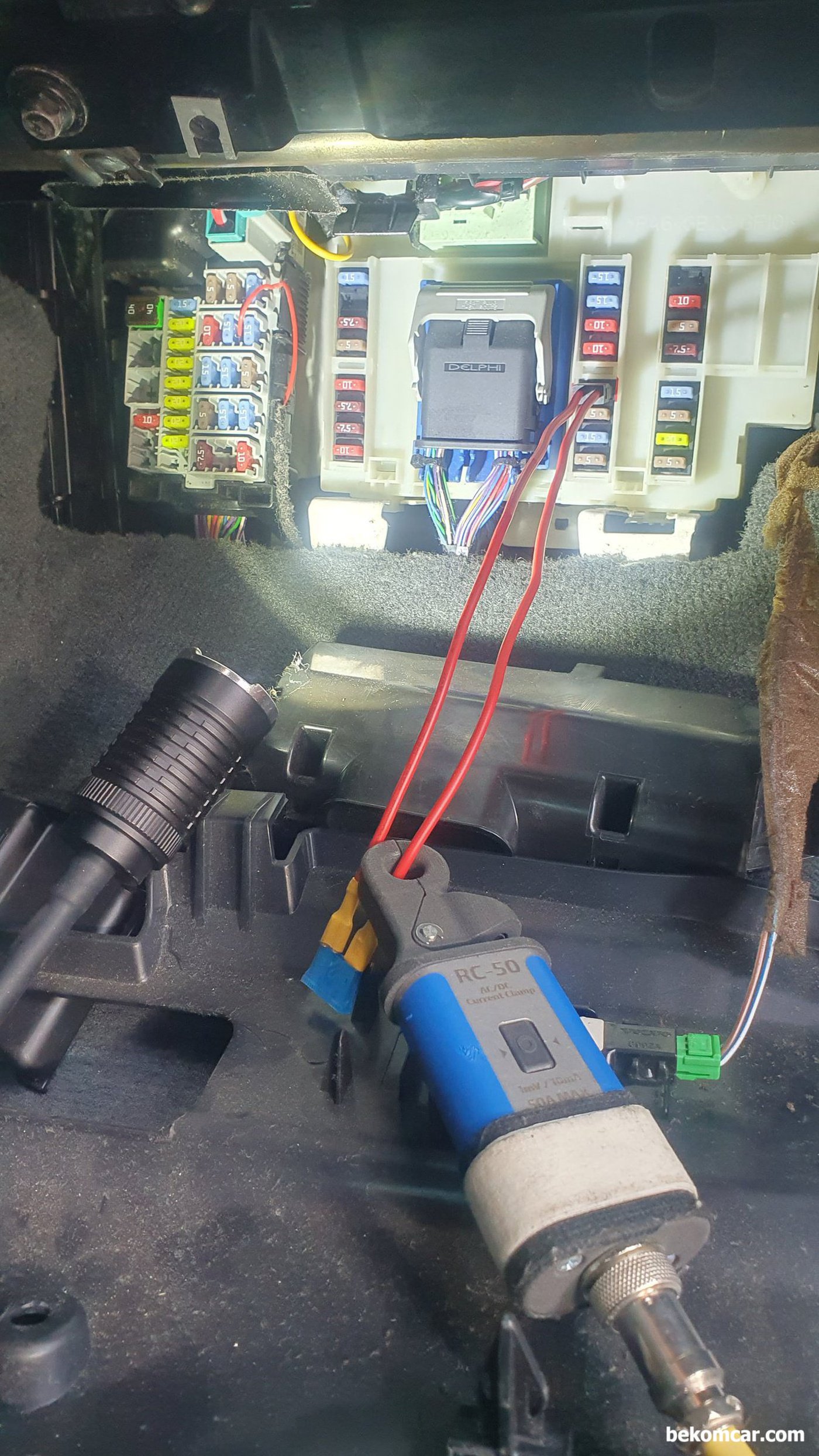 볼보 S80T6 TFSI V6. 3.0L 차량 연료펌프 휴즈 위치, 조수석 대시 아래쪽.|贝科姆汽车 (bekomcar)