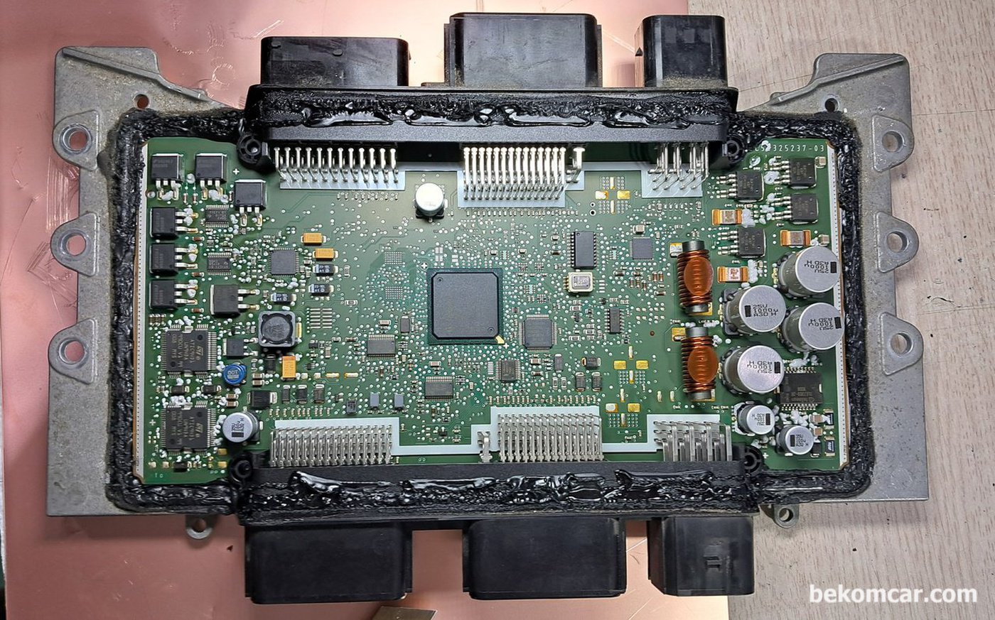 BMW F10 528i LIN BUS 데이터 통신상태 분석결과 최종적으로 DME (ECU) 기판에 있누 LIN BUS 송수신칩 고장으로 결론내리고 추가진단을 한다.|بيكومكار  (bekomcar)