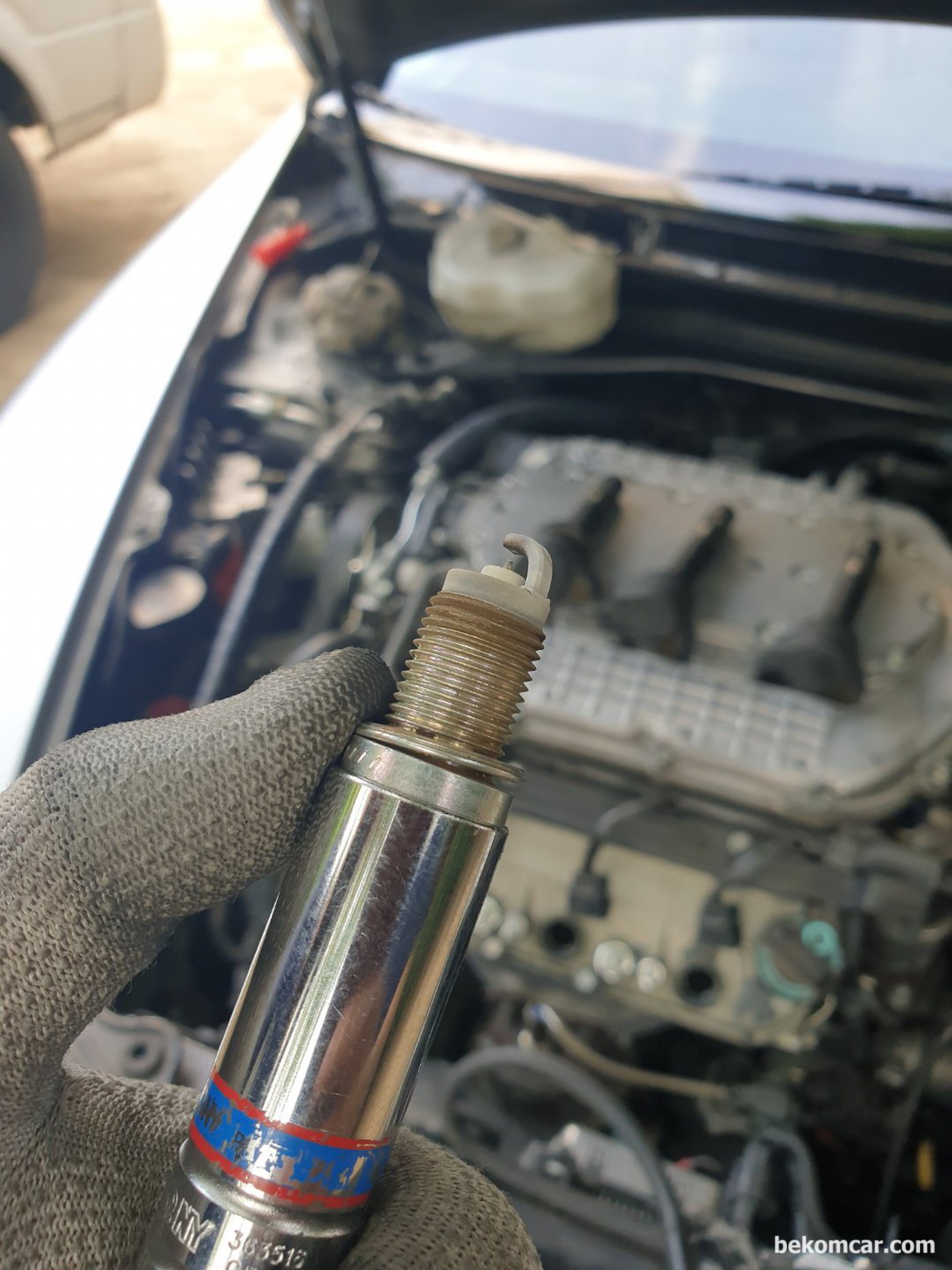 점화플러그 탈거후 상태파악, 실린더내부 상황을 간접적으로 파악|ベコムカー (bekomcar)