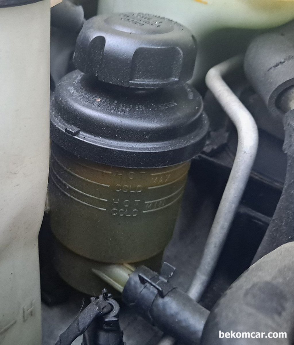 파워오일 누유가 있는것 같은데 센터는 정상이라고 합니다. 이상없을까요?|ベコムカー (bekomcar)