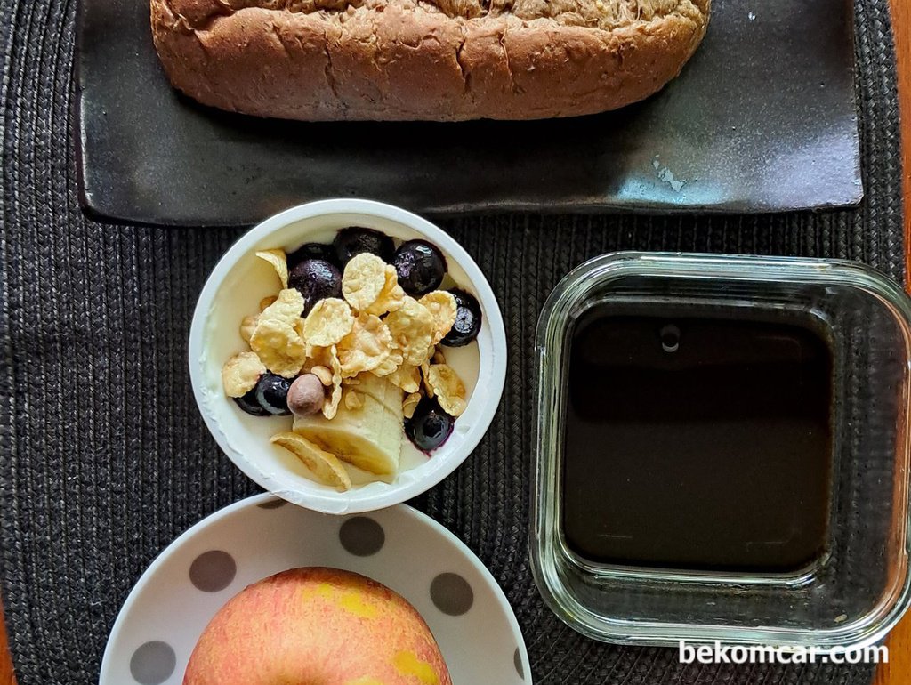 아침식사, 빵 사과 요거트 커피 참 맛있다|贝科姆汽车 (bekomcar)