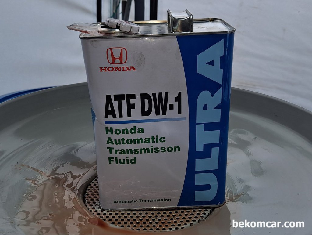 純正ホンダATFATF-DW1を使用したホンダシビックSIの2回目のATF変更|ベコムカー (bekomcar)