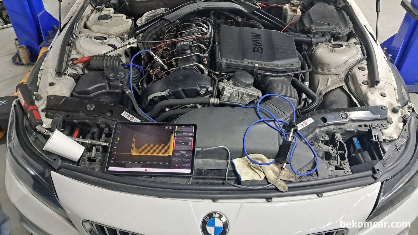 측정차량의 경우 실린더압축압력센서 설치한 모습 사진을 찍어두지 못 했해서 아쉽다. 설치 방법은 해당 실린더 점화플러그에 실린더압축압력센서 PS16을 장착후에 측정한다. 다른 차량이지만 설치환경을 참고한다.|贝科姆汽车 (bekomcar)