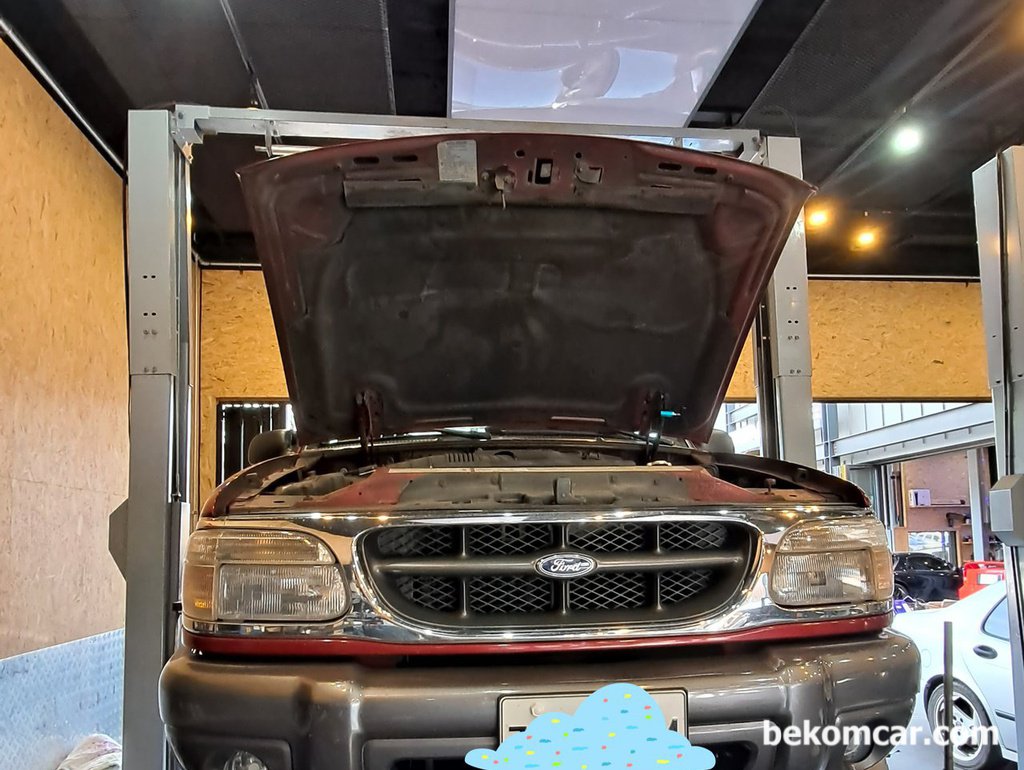 포드 SUV 차량의 잭 포인트|bekomcar.com