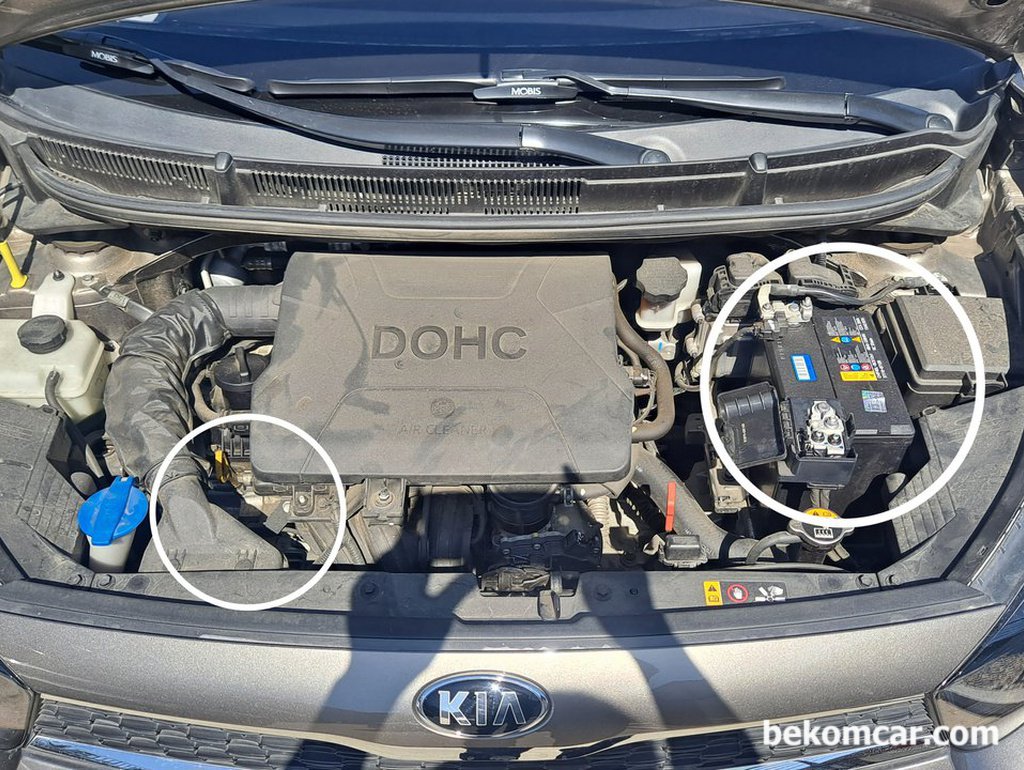 기아 모닝차량 엔진룸의 배터리와 알터네이터 위치|bekomcar.com