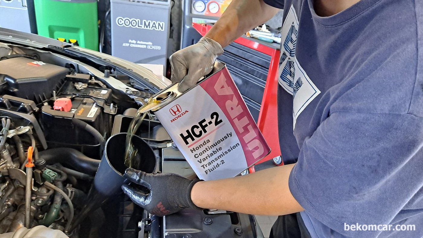 혼다 어코드 9세대 CVT HCF2 주입중|bekomcar.com