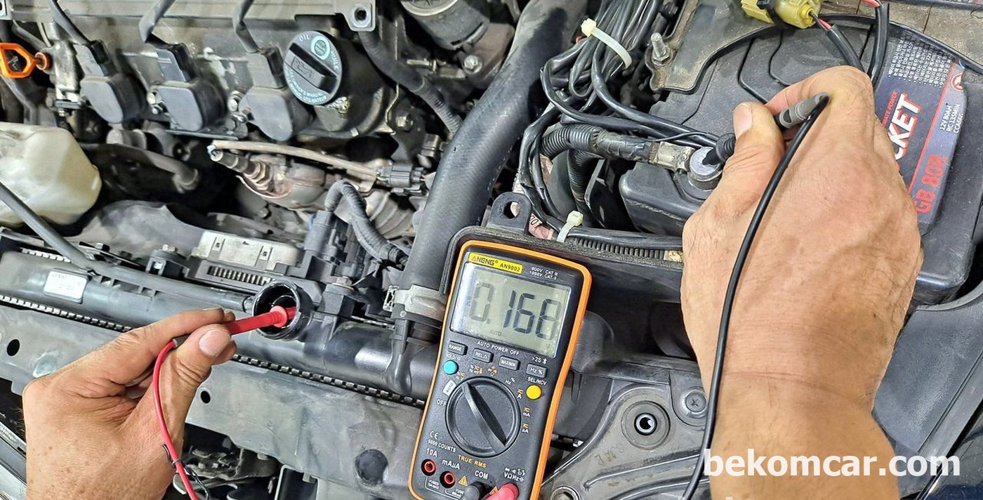 혼다 레전드 4세대 3.5차량의 냉각수 (부동액) 전압측정. 베콤카의 건강검진 점검항목중 엔진룸 점검에 포함되어 있다. 측정전압이 0.168VDC로 정상범위내이다.|بيكومكار  (bekomcar)