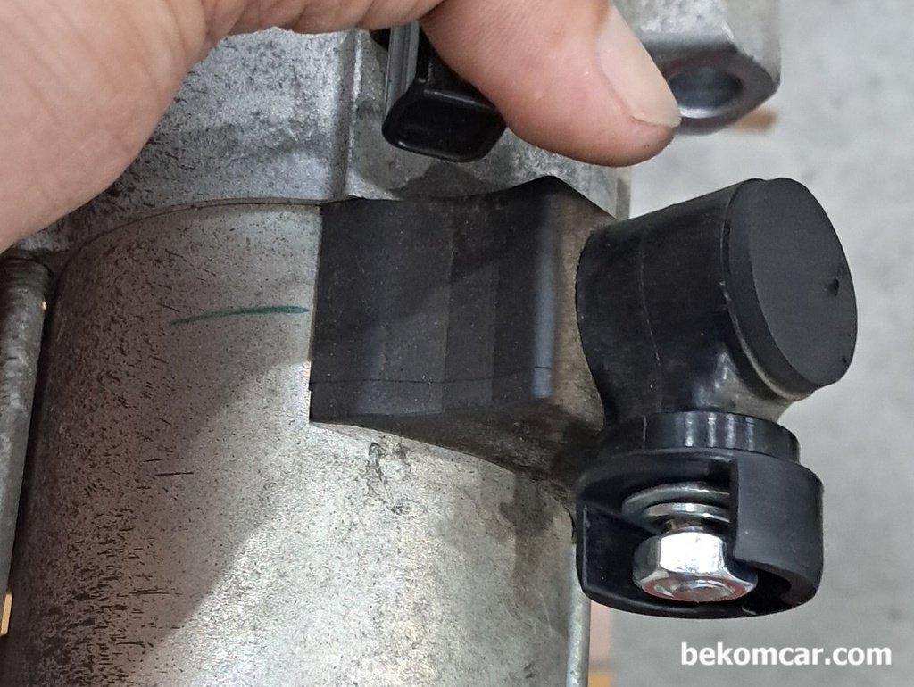 시동모터의 상시전원 연결너트는 순정것은 재 사용|bekomcar.com