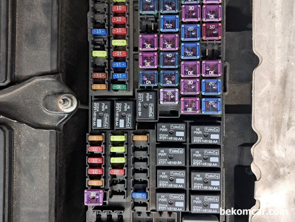 포드 익스플로러 2013년 3.5L 휴즈박스|bekomcar.com