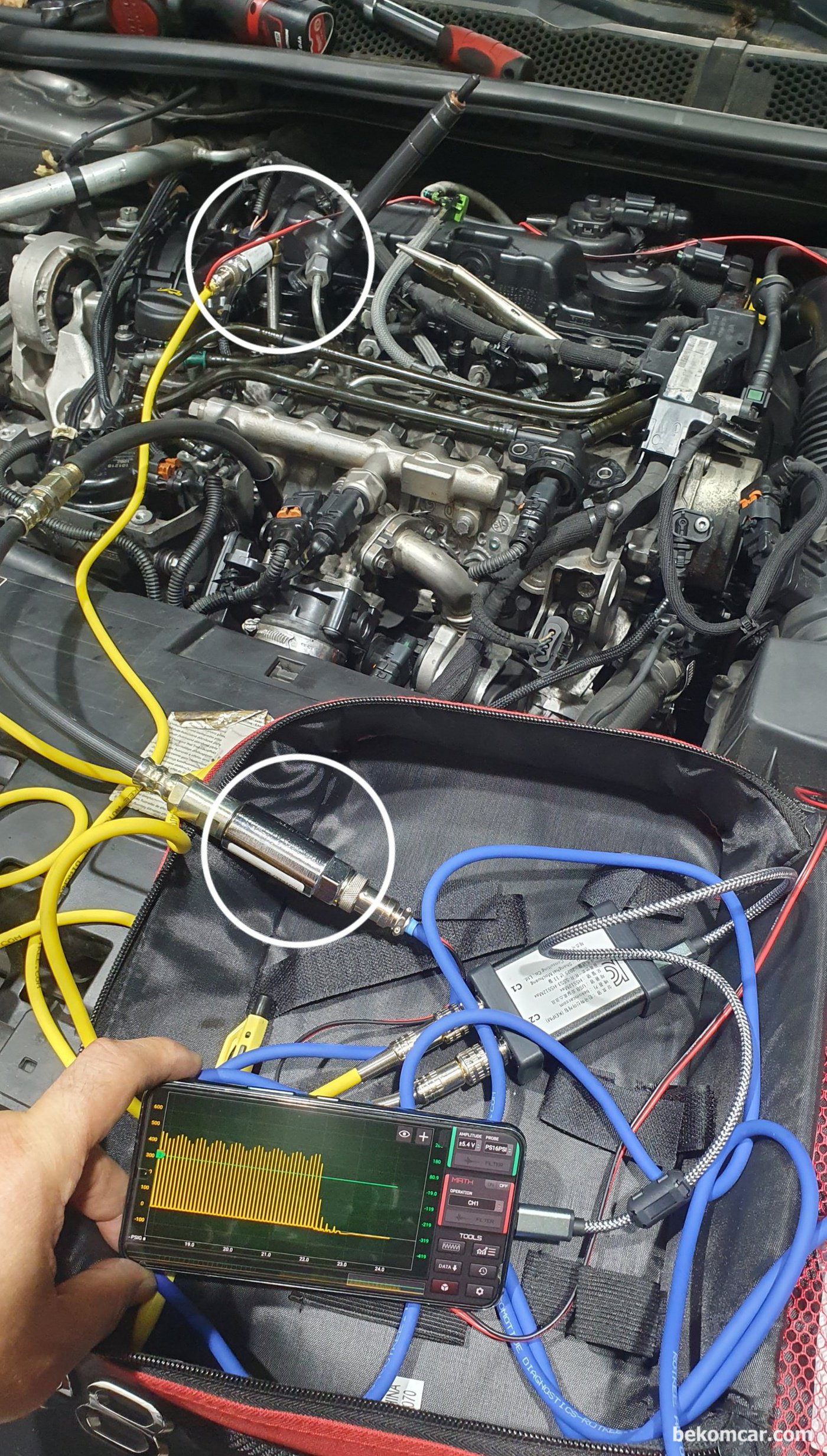 2019년 푸조 508 2.0L BlueHDI 실린더압력센서 PS100 과 피스톤링 누설 측정 PS16 세팅이다. 딥스틱이 있는 차량의 경우 크랭크케이스 블로우바이가스 피스톤링 누설 진단이 쉬워진다. 엔진 기계적 고장으로 헤드작업인줄 알고 열었는데 밸브 헤드는 멀쩡하고 피스톤 링 누설이 있는경우 고객이나 정비인 이나 다 같이 거시기 한 상황이 될 수 있다.|بيكومكار (bekomcar)