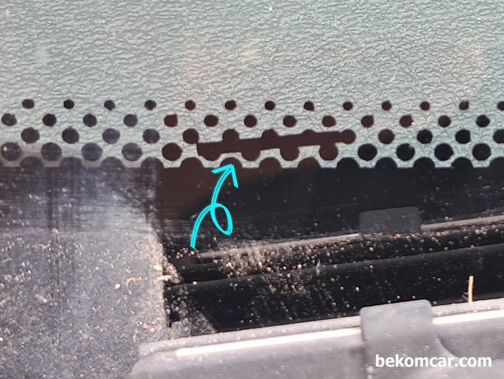 앞 유리 아래쪽 와이퍼 위치를 확인해서 설치한다|bekomcar.com