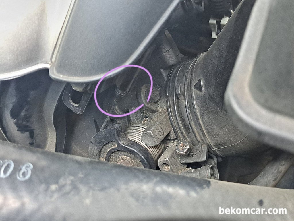 Old wire-type throttle body, possibility of sudden start.|bekomcar.com