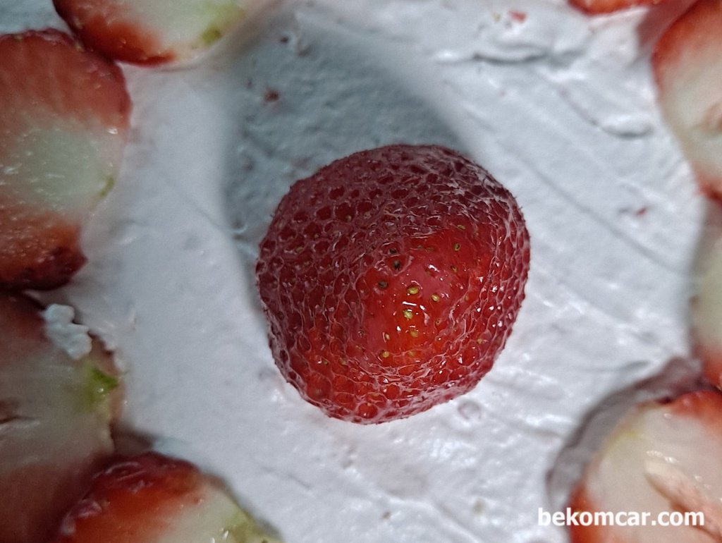 오늘 아침식사인데 홈메이드 케익과 커피 그리고 소시지 와 계란이다|베콤카 차량정밀진단
