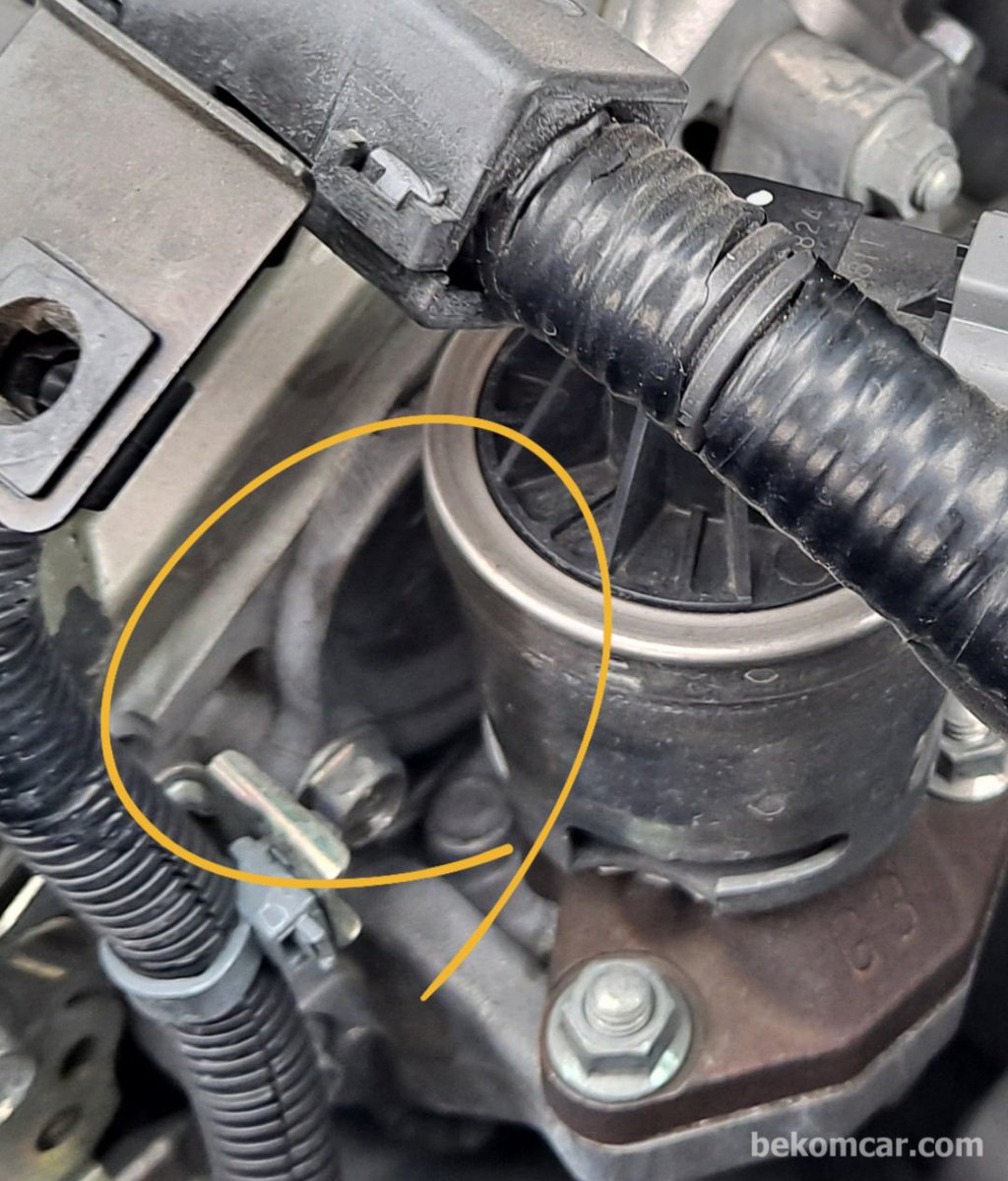 Used car inspection of Honda camshaft seal oil leak|bekomcar.com