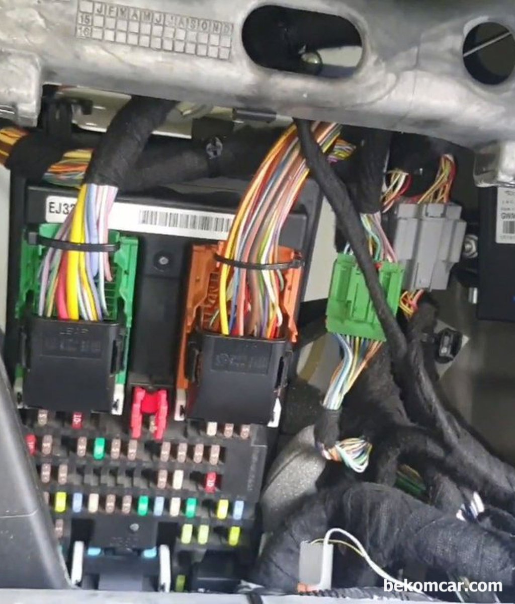 레인지로버 스포츠 3.0L 휘발유 2014년 차량으로 고장코드가 U0447-00 데이터통신 관련고장코드 와 촉매효율저하 P0430 고장코드도 있습니다. U0477이 무슨의미인가요?|ベコムカー (bekomcar)