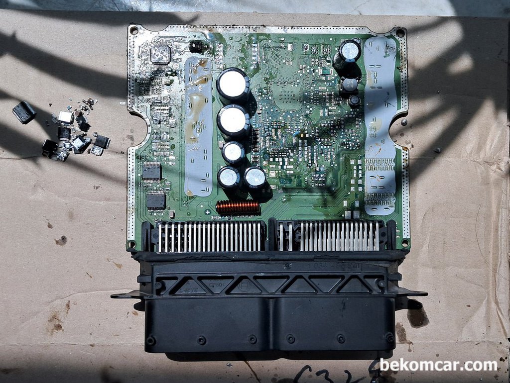 ECU SMD 칩 디솔더링 과 위그 작업등 기록|بيكومكار  (bekomcar)