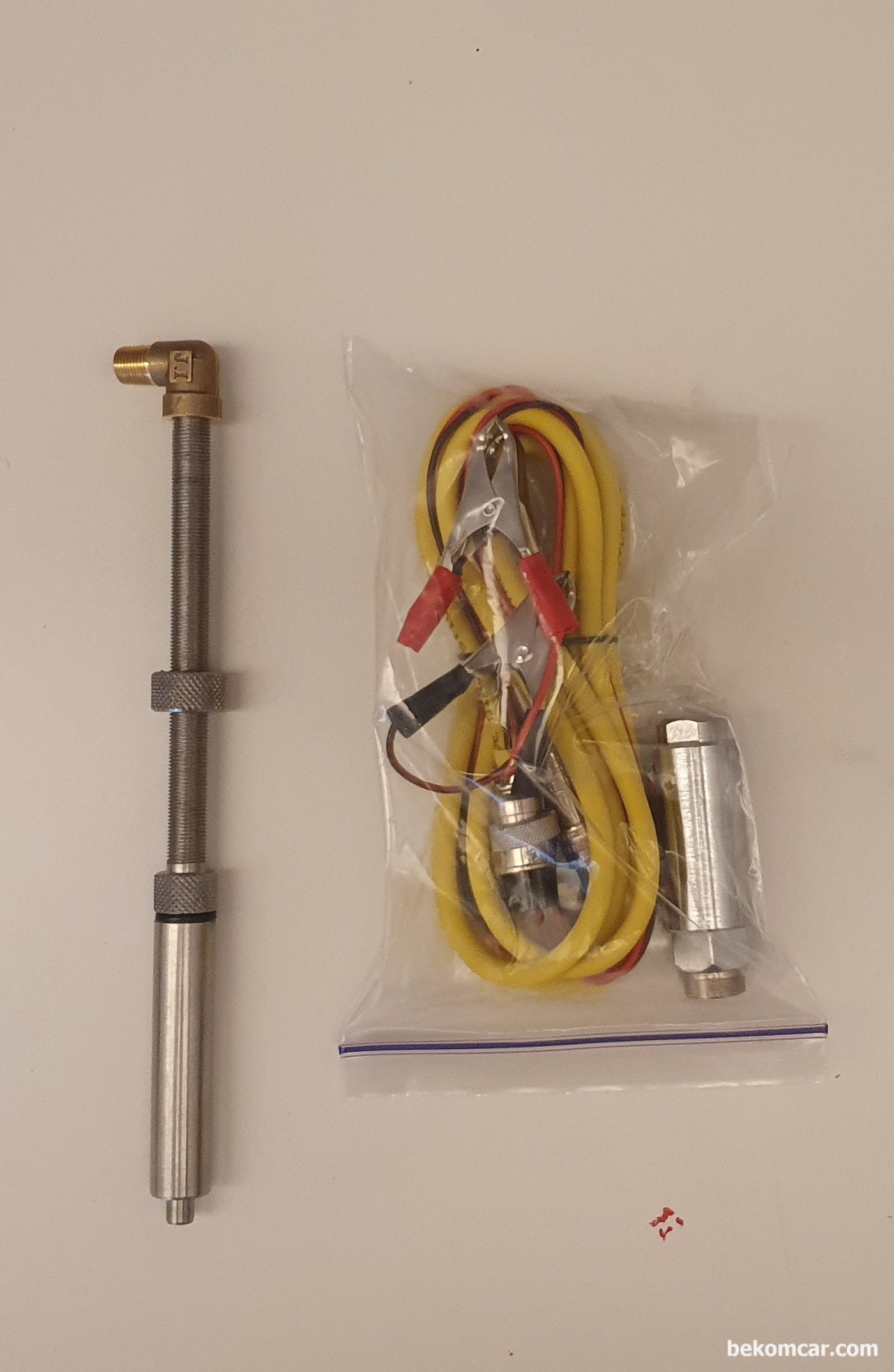 ****중요내용**** PS100 디젤압력센서 는 정비사세트B+ 에 포함되지 않음. 필요시 별도로 구매가능합니다.

ROTKEE PS100 디젤엔진 실린더압축압력센서 로 인젝터 아답터를 사용함. 글로우 대신 인젝터에 장착해서 사용하는 형태로, 높 낮이 조정이 가능함. 인젝터등 탈거시 리스크가 있으니 꼭 필요할 때 사용권장. 베콤카는 나머지 사용법등은 휘발유 차량과 같음. 상시압력은 100Bar (1,450PSI) 지원되고 순간압력은 150Bar (2,176PSI) 지원됨. 승용 및 상용등 적용가능하며 아답터만 별도제작하여 사용가능함|贝科姆汽车 (bekomcar)