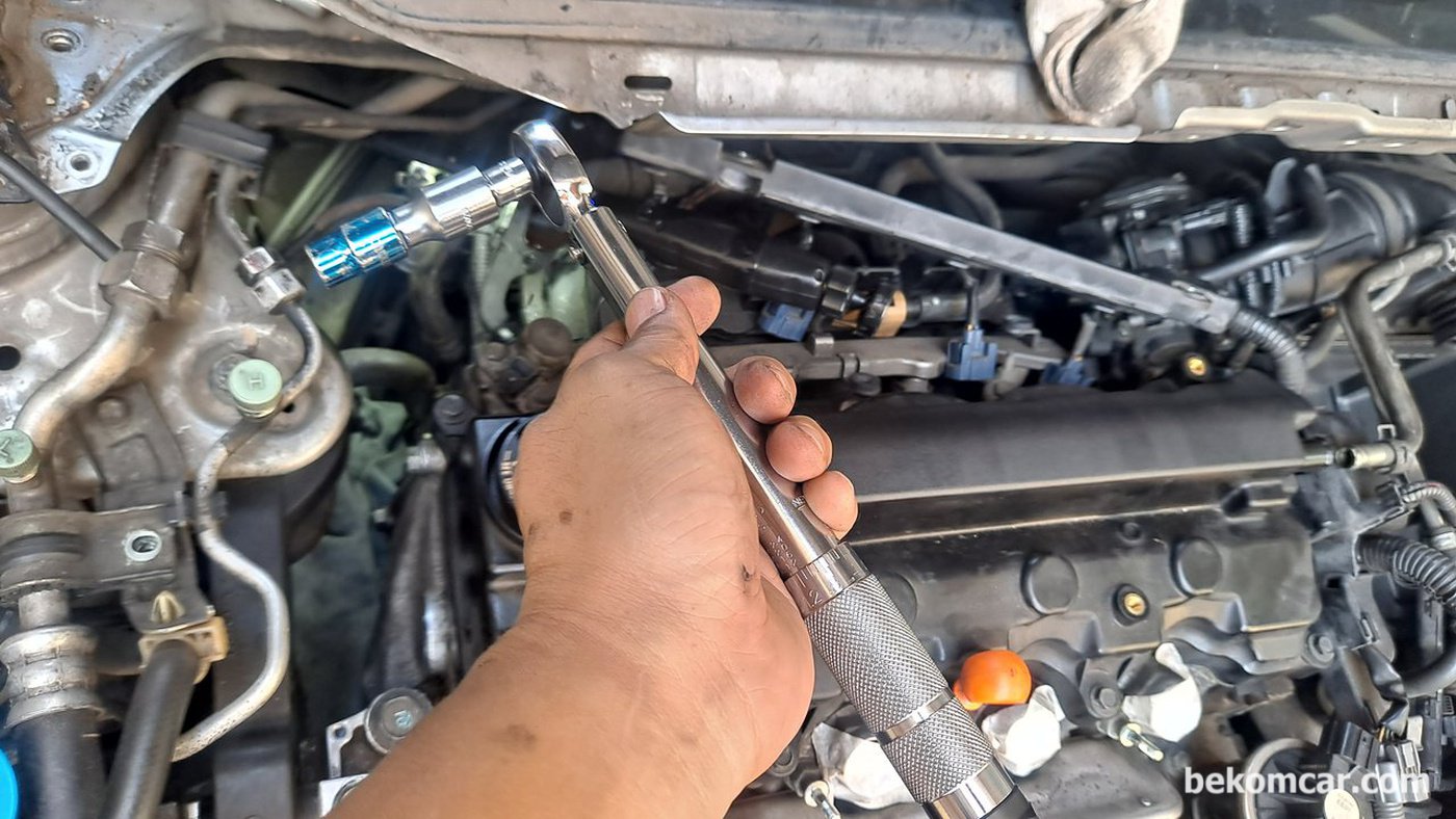1/4 를 3/8 아답터 사용하여 3/8 소켓으로 작업했다.매우 만족스럽다.|bekomcar.com