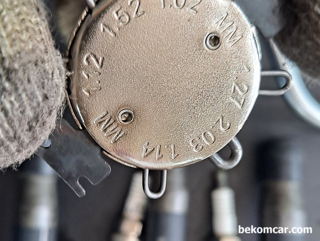 베콤카 건강검진중 점화플러그 간극등을 점검한다|贝科姆汽车 (bekomcar)