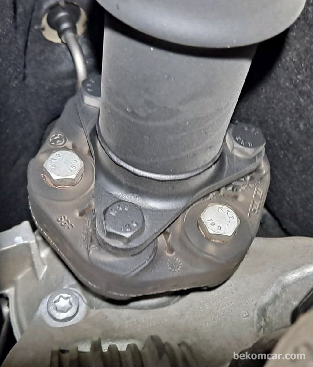 중고차구매점검, 하체점검중 유조인트 (Universal Joint)로 흔히 연탄이라는것 상태파악|贝科姆汽车 (bekomcar)
