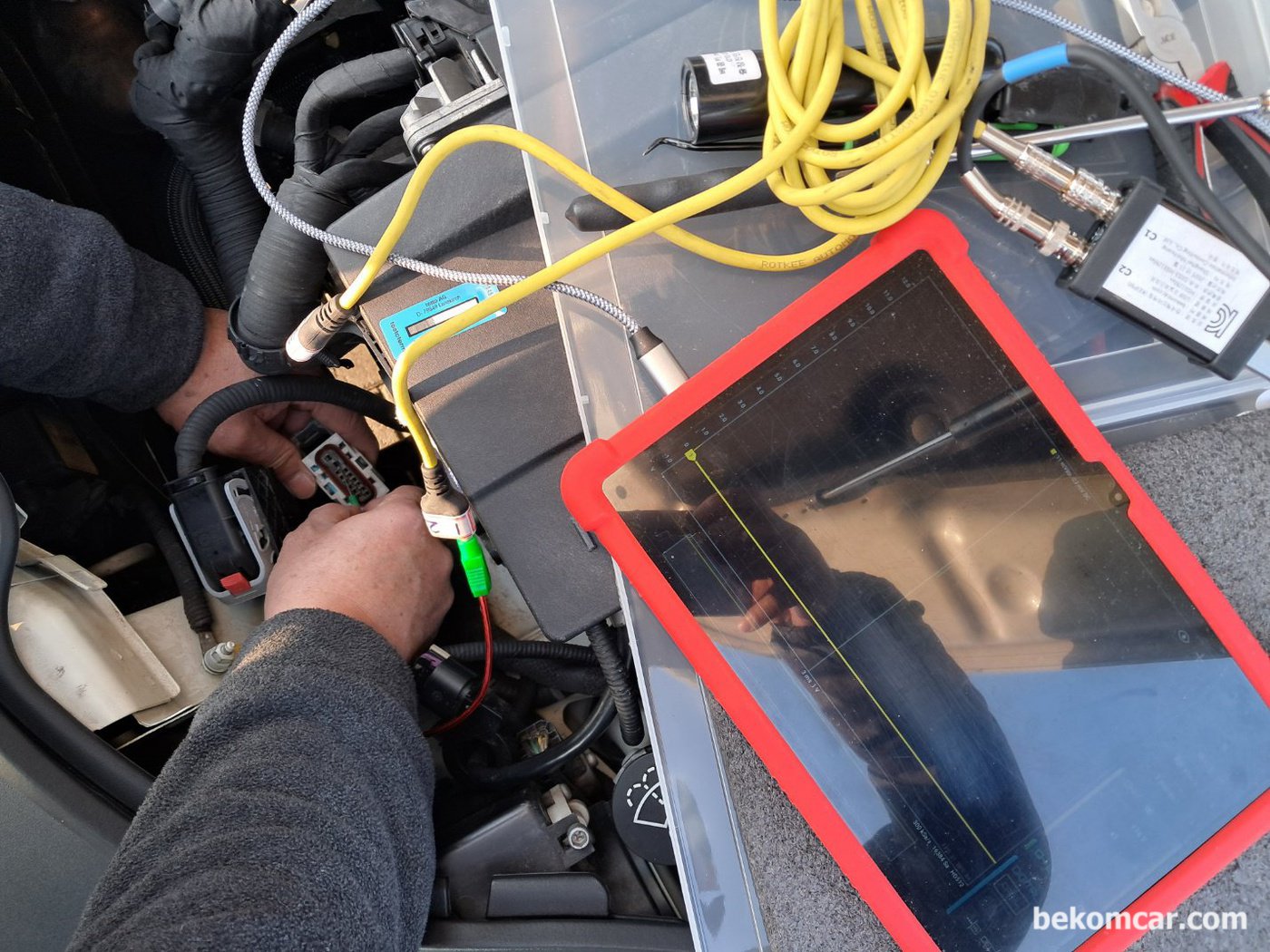 GM대우 알페온 2014년 직렬 캔 통신 (Serial GMLAN) 고장코드 진단으로, TCU 그라운드 전원 공급 상태도 역시 정상으로 측정된다.|bekomcar.com